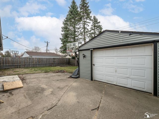 34627 Nancy Street, Westland, MI 48186