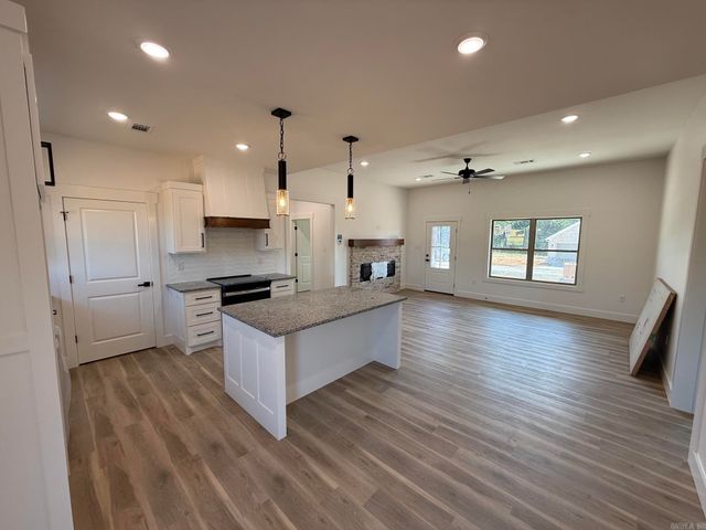 12 Odessa Davis Drive, Greenbrier, AR 72058
