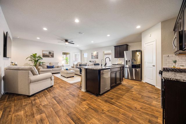 950 Autumn Flats Way, Rosharon, TX 77583