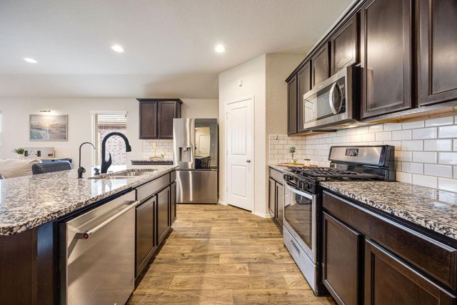 950 Autumn Flats Way, Rosharon, TX 77583