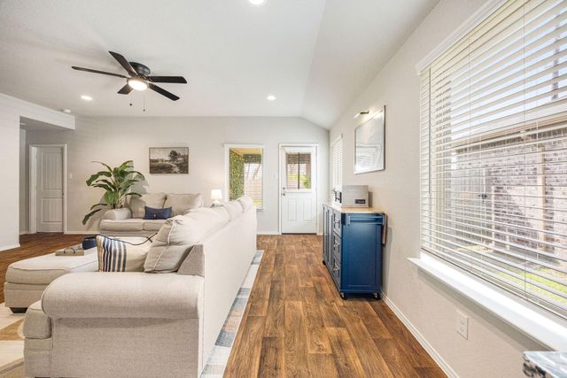 950 Autumn Flats Way, Rosharon, TX 77583