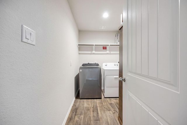 950 Autumn Flats Way, Rosharon, TX 77583