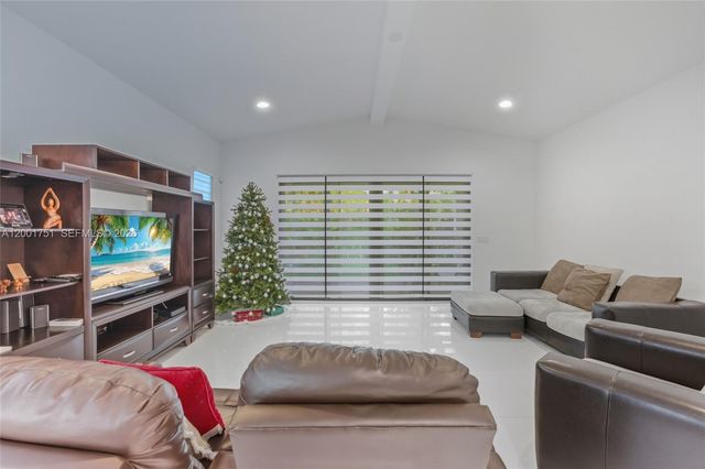 9220 E Meridian Dr, Parkland, FL 33076