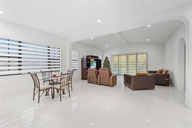 9220 E Meridian Dr, Parkland, FL 33076