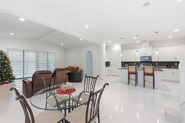 9220 E Meridian Dr, Parkland, FL 33076