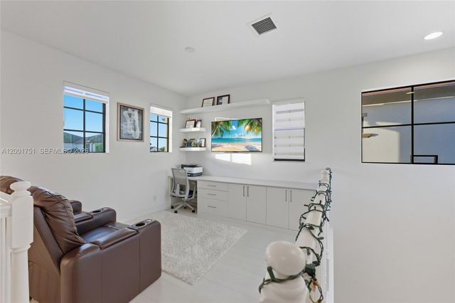 9220 E Meridian Dr, Parkland, FL 33076