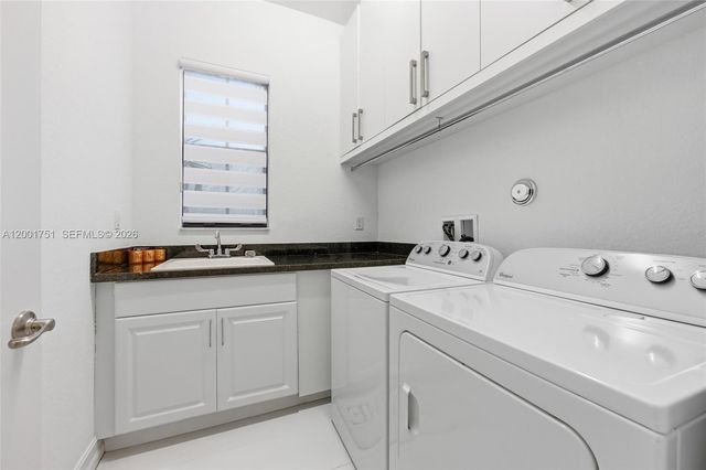 9220 E Meridian Dr, Parkland, FL 33076