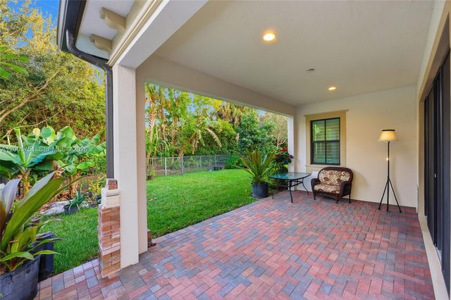 9220 E Meridian Dr, Parkland, FL 33076
