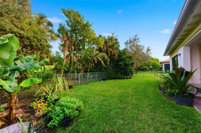 9220 E Meridian Dr, Parkland, FL 33076