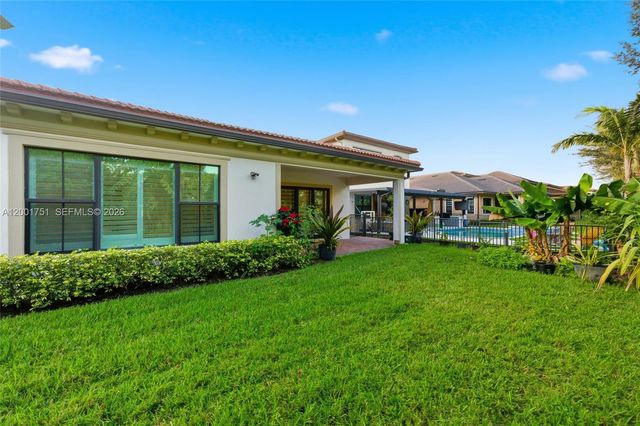 9220 E Meridian Dr, Parkland, FL 33076