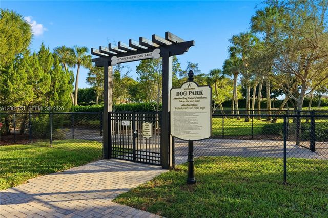 9220 E Meridian Dr, Parkland, FL 33076