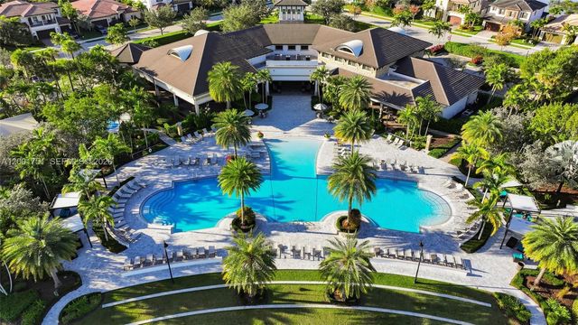 9220 E Meridian Dr, Parkland, FL 33076