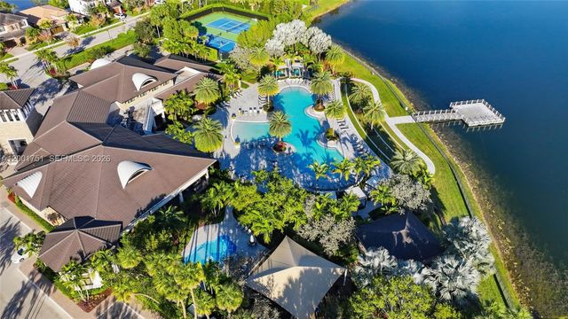 9220 E Meridian Dr, Parkland, FL 33076