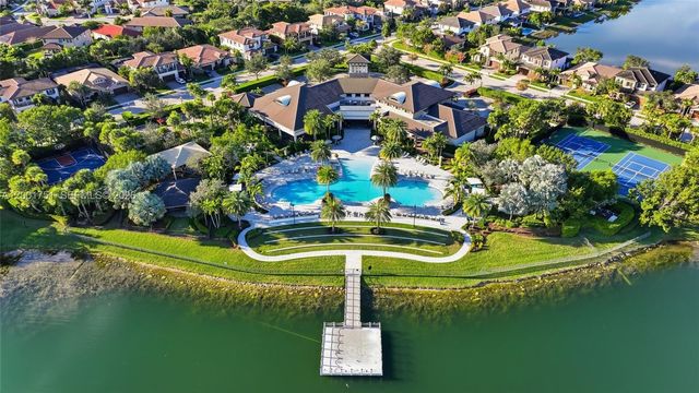 9220 E Meridian Dr, Parkland, FL 33076
