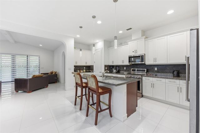 9220 E Meridian Dr, Parkland, FL 33076