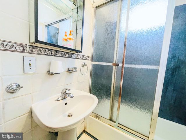3234 E THOMPSON ST, Philadelphia, PA 19134