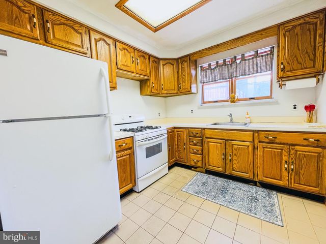 3234 E THOMPSON ST, Philadelphia, PA 19134