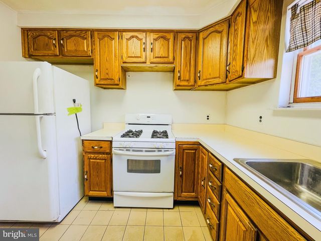 3234 E THOMPSON ST, Philadelphia, PA 19134