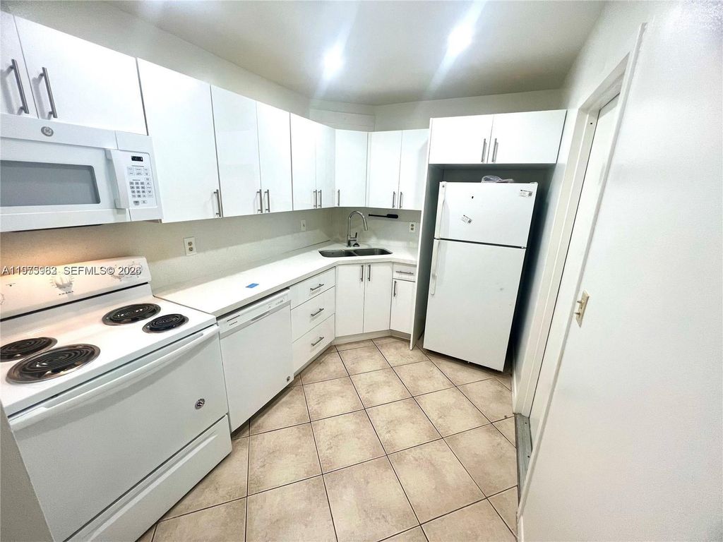 3115 Oakland Shores Dr E208, Oakland Park, FL 33309