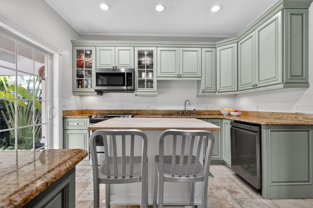 412 El Prado, West Palm Beach, FL 33405