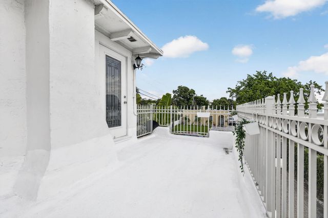 412 El Prado, West Palm Beach, FL 33405