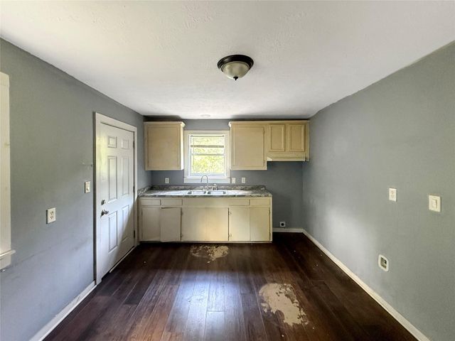 3051 W Crockett Street, Beaumont, TX 77701