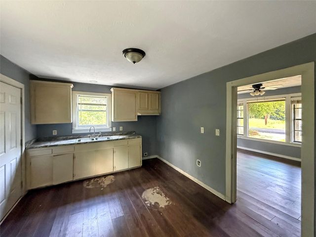 3051 W Crockett Street, Beaumont, TX 77701
