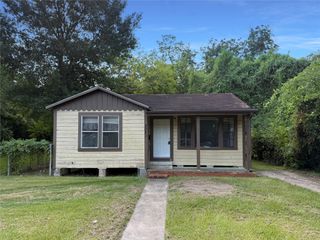 3051 W Crockett Street, Beaumont, TX 77701