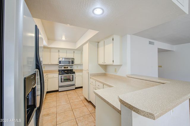 25243 S CLOVERLAND Drive, Sun Lakes, AZ 85248