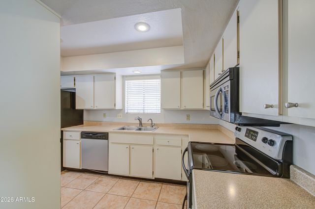 25243 S CLOVERLAND Drive, Sun Lakes, AZ 85248