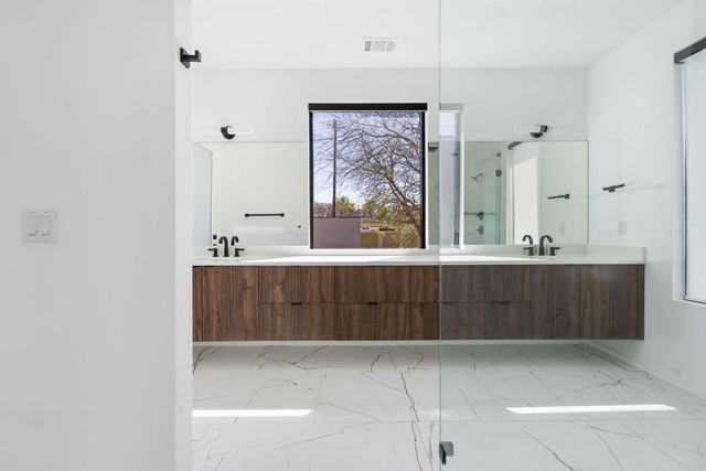 2411 Winsted LN 1, Austin, TX 78703