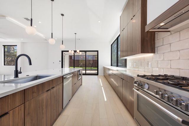 2411 Winsted LN 1, Austin, TX 78703