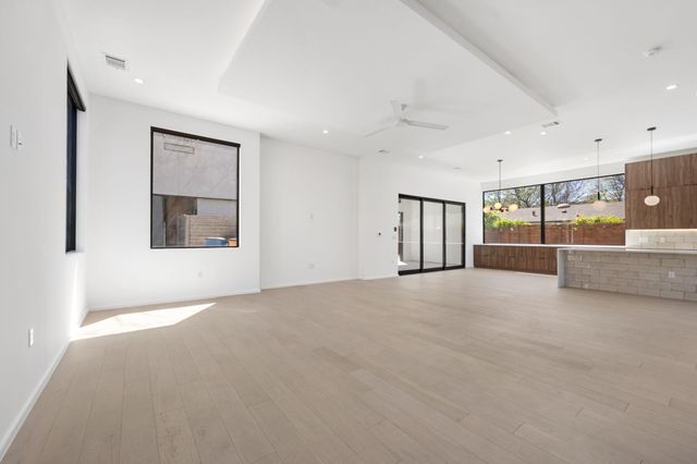 2411 Winsted LN 1, Austin, TX 78703