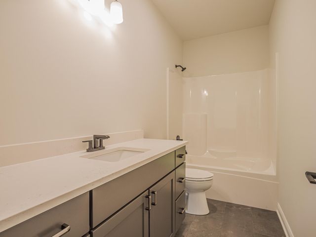 3004 Forestside Lane, Valparaiso, IN 46385