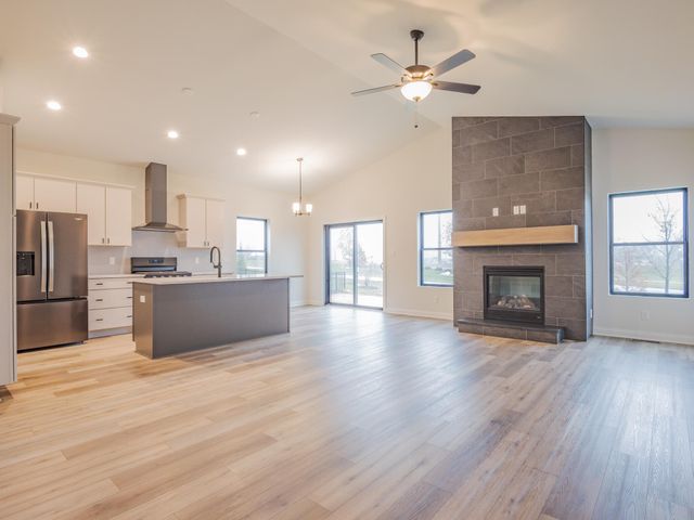 3004 Forestside Lane, Valparaiso, IN 46385