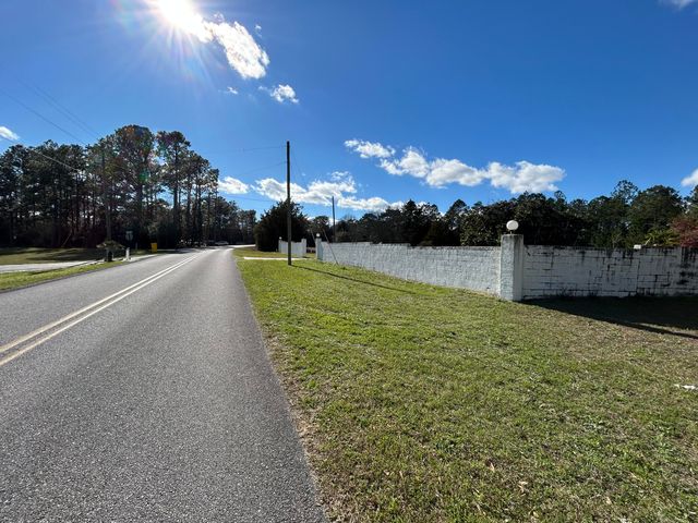 327 Ten Lake Drive, Defuniak Springs, FL 32433