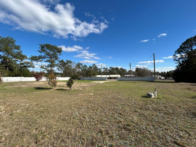 327 Ten Lake Drive, Defuniak Springs, FL 32433