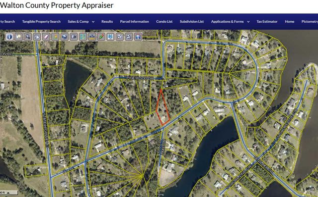 327 Ten Lake Drive, Defuniak Springs, FL 32433