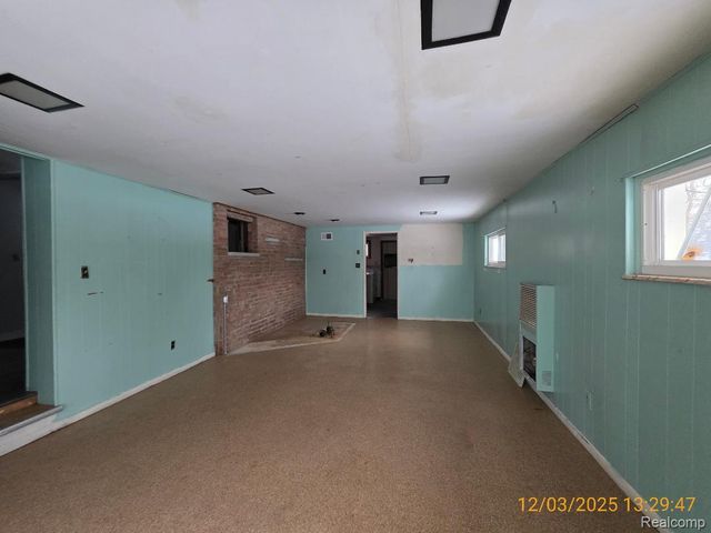 30185 Carl Street, New Haven Village, MI 48048