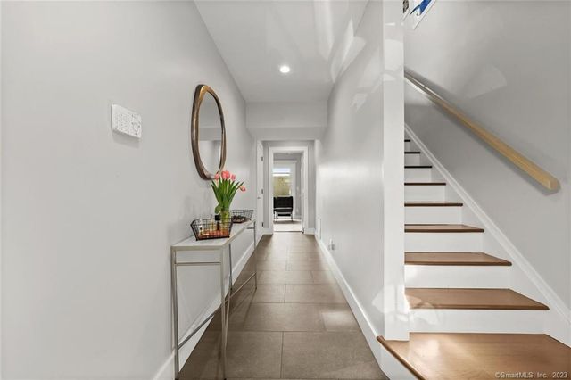 1611 Washington Boulevard APT 6, Stamford, CT 06902