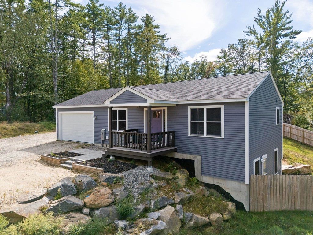86 Long Shores Drive, Barrington, NH 03825