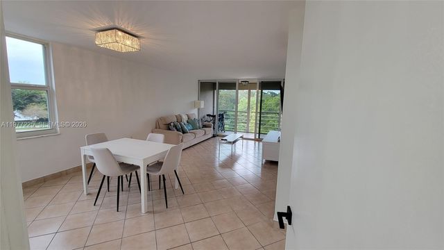 9410 Tangerine Pl 407, Davie, FL 33324