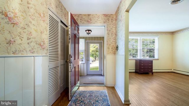 12 SEVEN OAKS LN, Ewing, NJ 08628