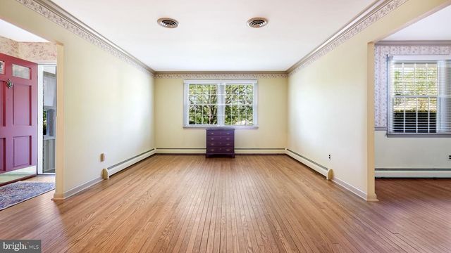 12 SEVEN OAKS LN, Ewing, NJ 08628