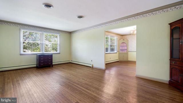 12 SEVEN OAKS LN, Ewing, NJ 08628