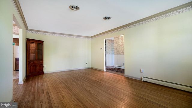 12 SEVEN OAKS LN, Ewing, NJ 08628