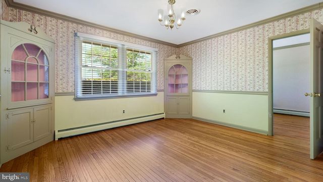 12 SEVEN OAKS LN, Ewing, NJ 08628