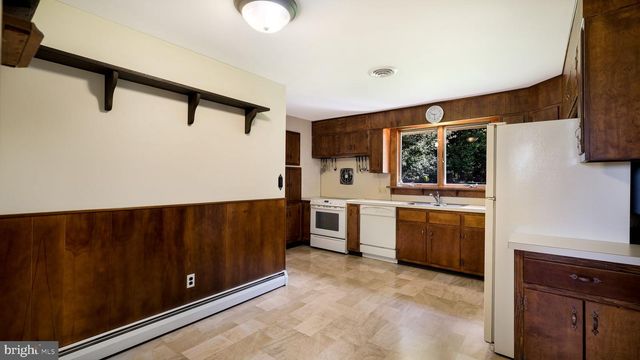 12 SEVEN OAKS LN, Ewing, NJ 08628
