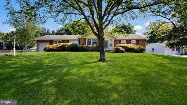 12 SEVEN OAKS LN, Ewing, NJ 08628