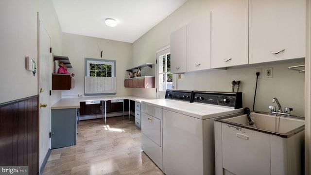 12 SEVEN OAKS LN, Ewing, NJ 08628
